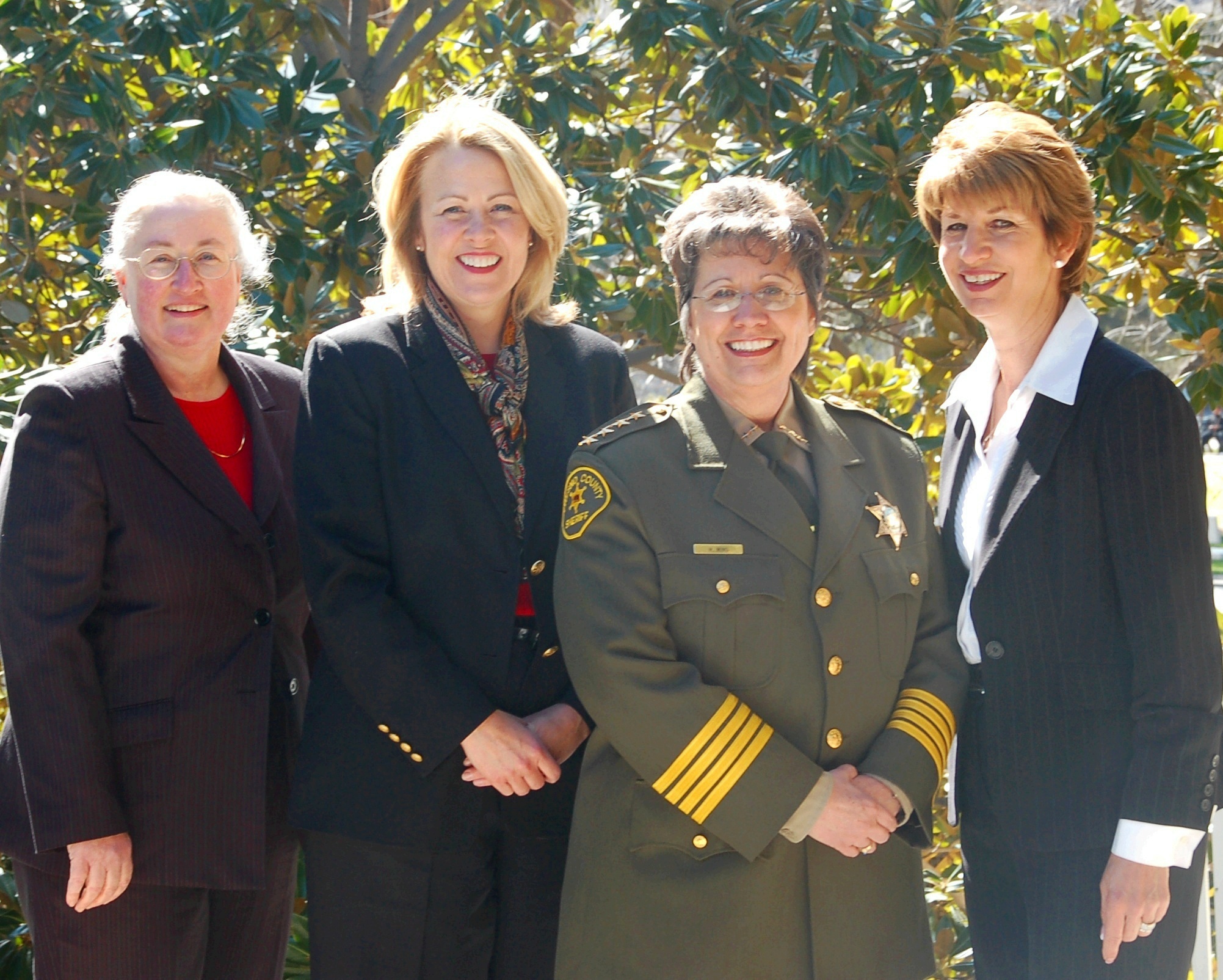 J4 4 Officials 3163 3.2007 8x10