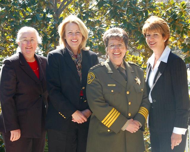 J4 4 Officials 3163 3.2007 8x10