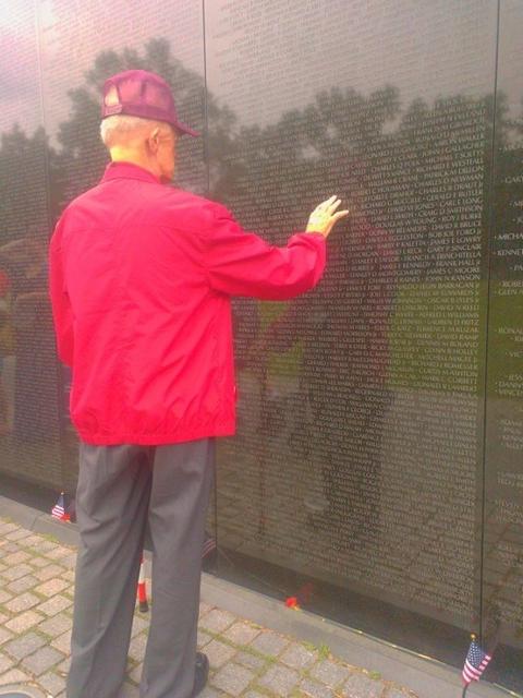 1r First and only Honor flight to Washington  (5)