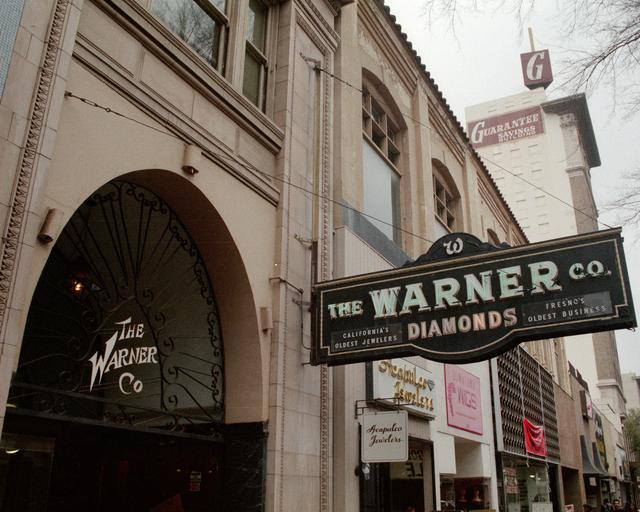 Warner Co. Mall 19880115D_10