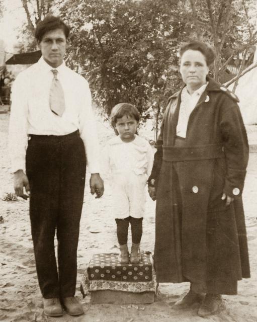 DSC_3839 8X10 1921.jpg