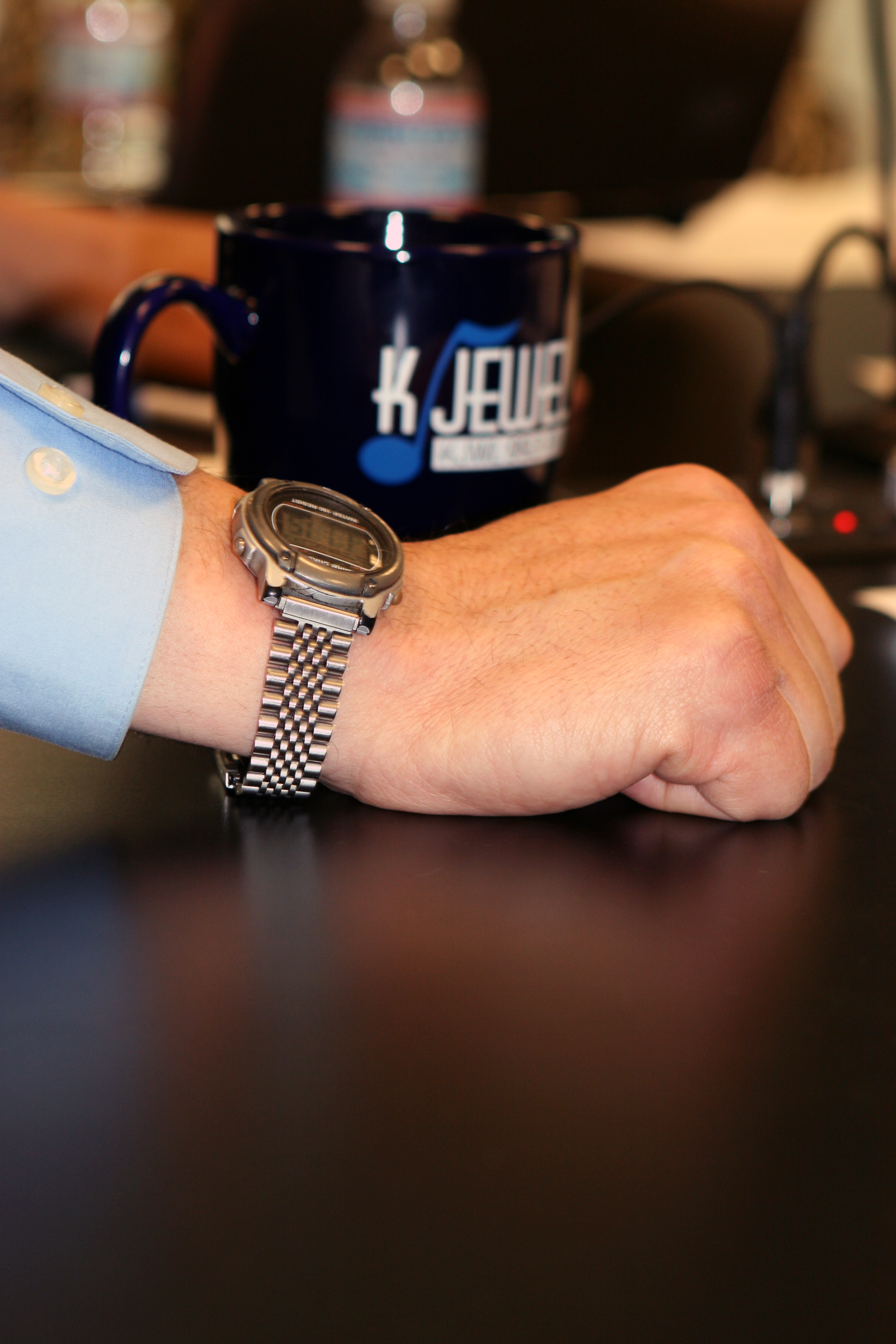 DSC_0451.howards hand and the mug.jpg